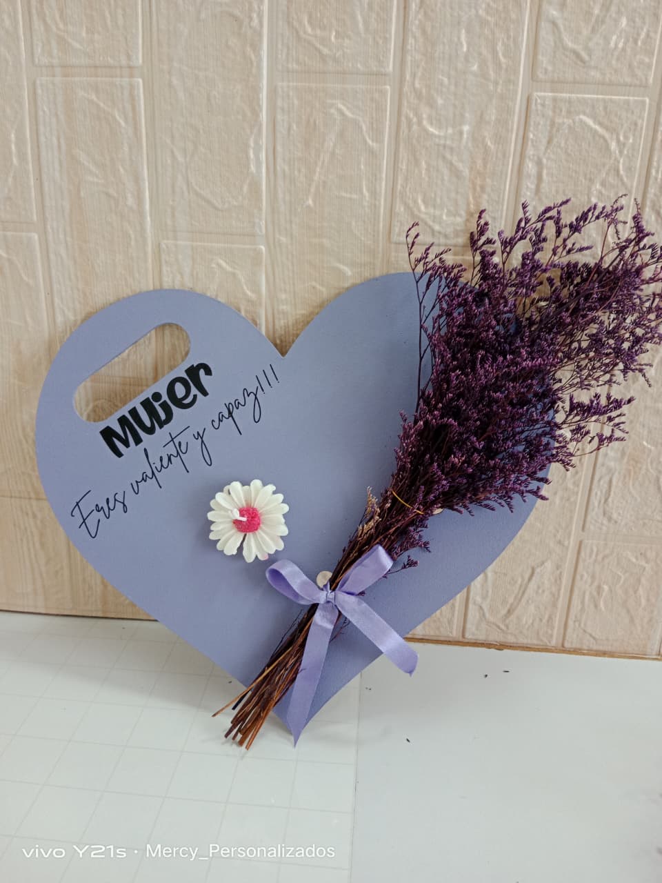 portaflores personalizados en MDF en Bogotá diseño corazón